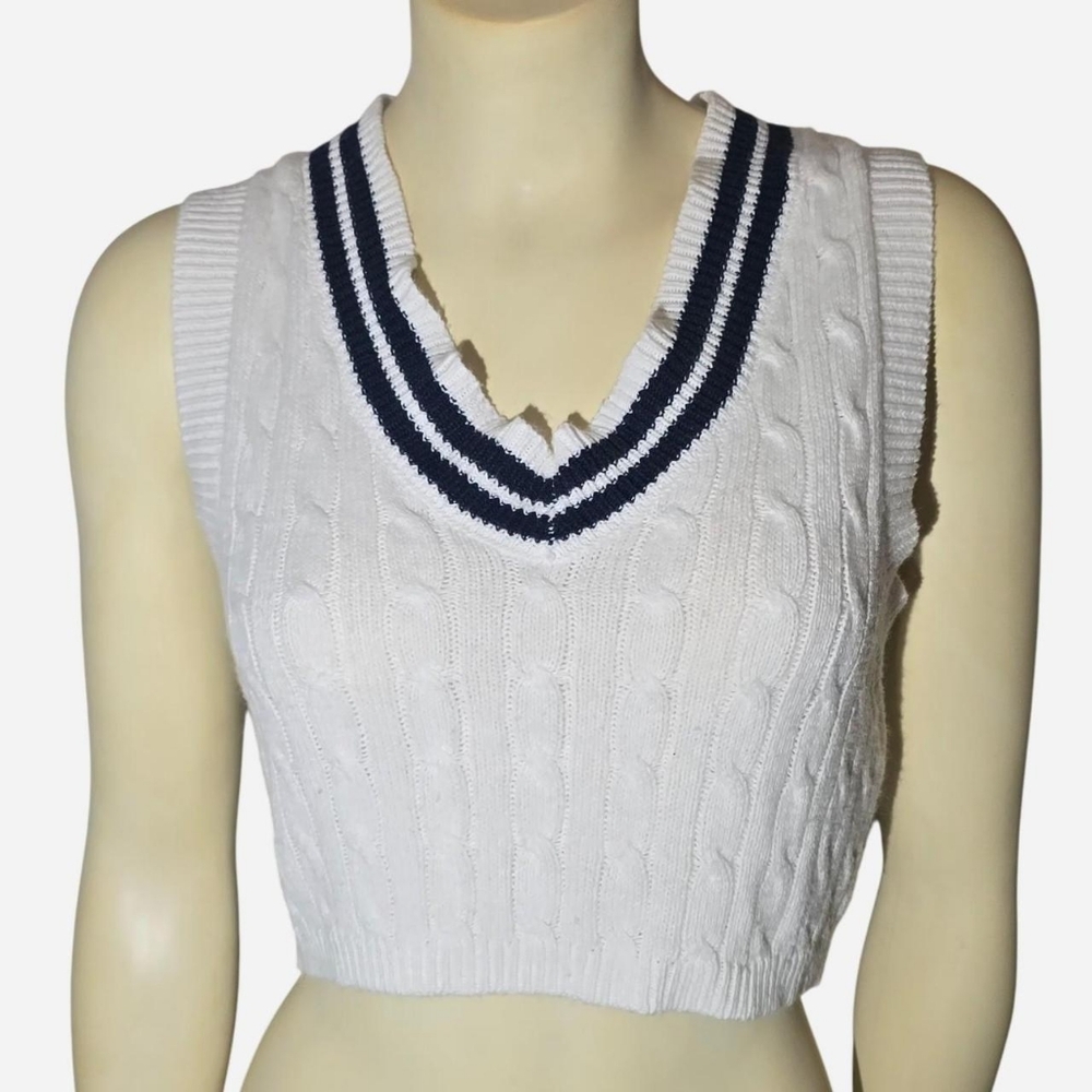 Forever 21 White and Navy Cable Knit Crop Top